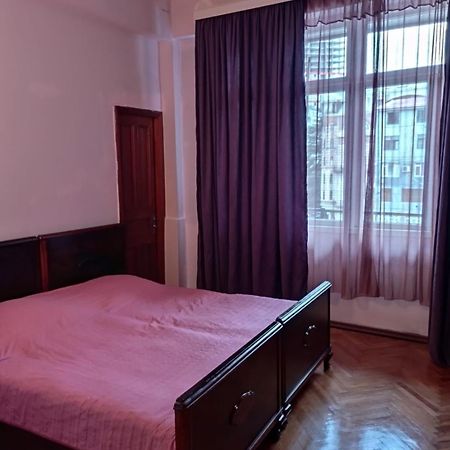 Апартаменты От Зуры Batumi Esterno foto