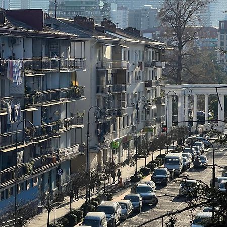 Апартаменты От Зуры Batumi Esterno foto
